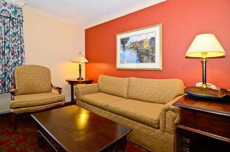 Express & - - Downtown By Ihg Hotel 3*
