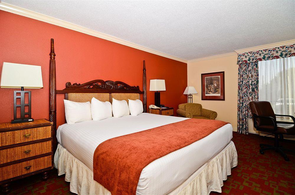 Express & - - Downtown By Ihg Hotel