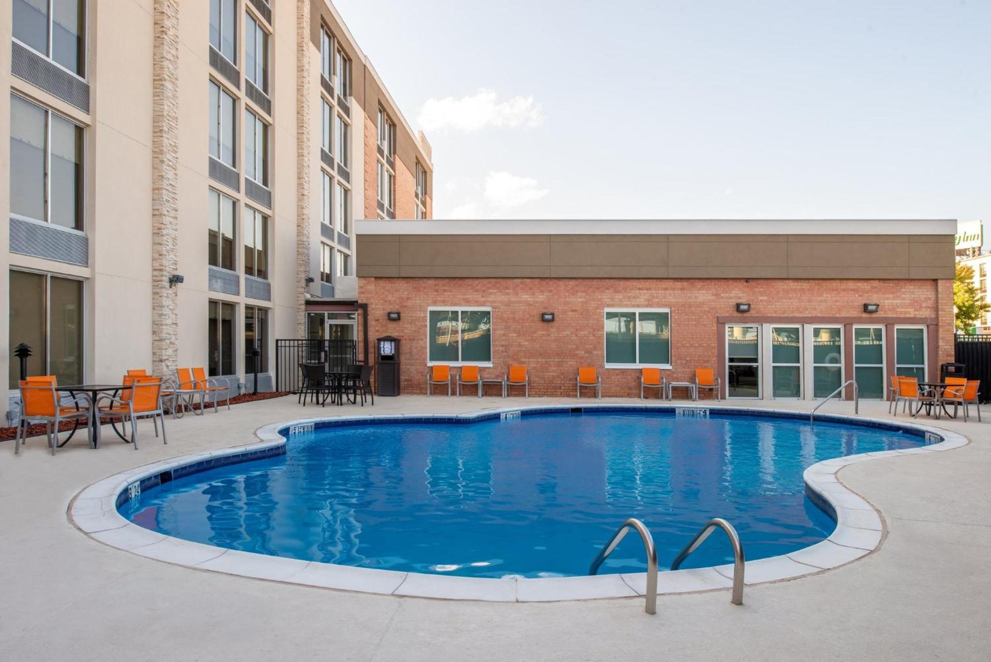 Hotel Express & - - Downtown By Ihg 3*