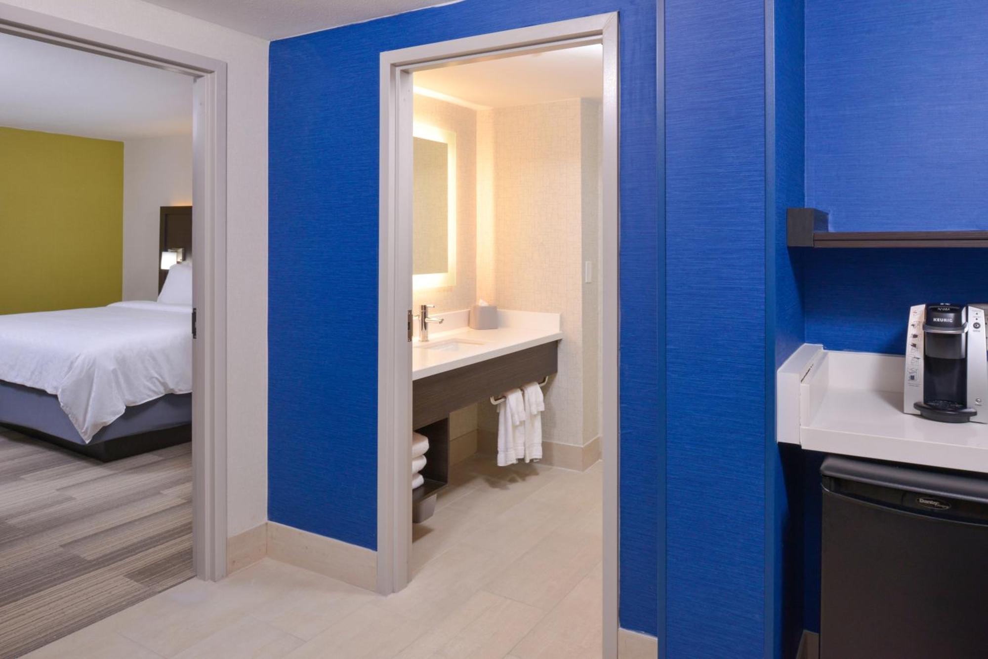 Hotel Express & - - Downtown By Ihg 3*