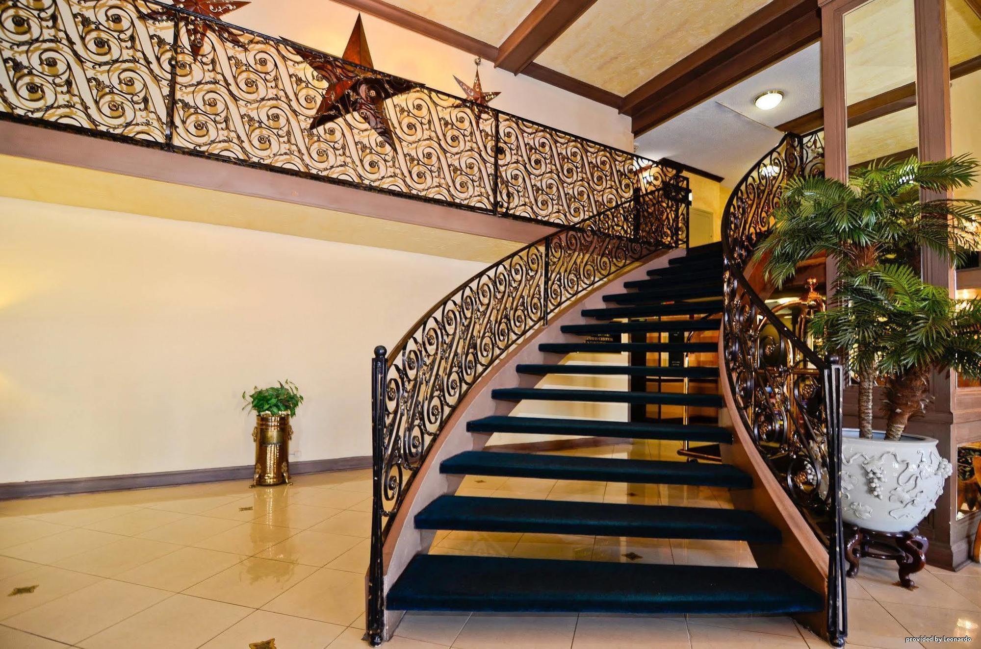 Express & - - Downtown By Ihg Hotel
