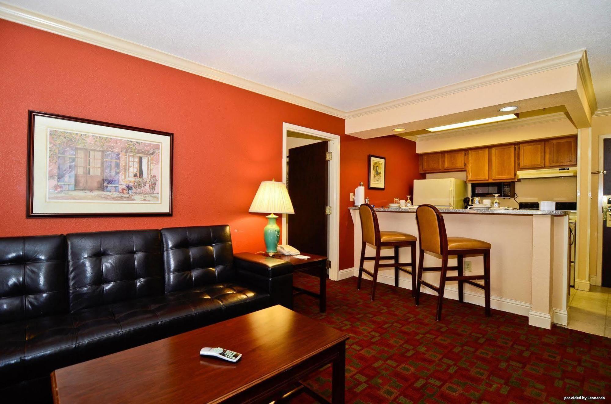 Express & - - Downtown By Ihg Hotel